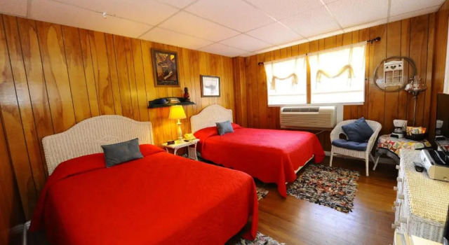 Standardowy dwuosobowy pokój Seminole Inn