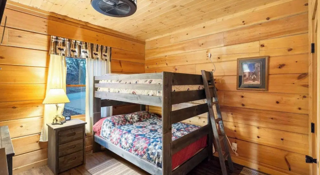 Teals Treasure Secluded Lakeside Cabin for 8!, Boek Vakantiehuis Hotels in Missouri met zwembad, Zwembad