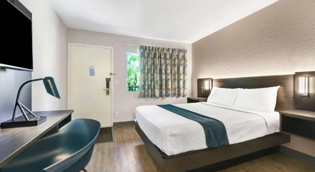 Люкс Deluxe Motel 6-Issaquah, WA - Seattle - East