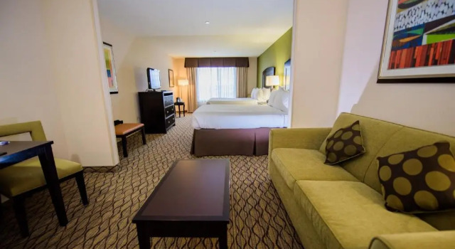 Двухместный люкс Holiday Inn Express Tulsa South Bixby by IHG