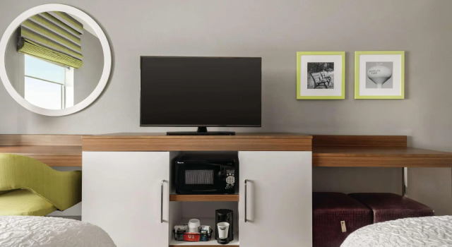 Четырёхместный номер Standard Hampton Inn Brooklyn Park
