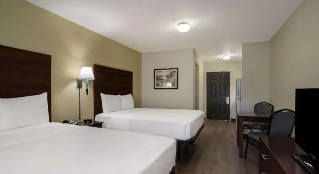 Четырёхместный номер Standard Suburban Studios Denver Central-Arvada
