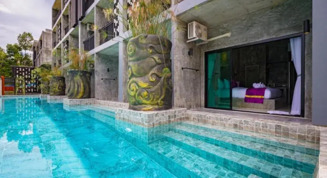 Двухместный номер Standard с балконом и с видом на бассейн Maneetel Krabi Beachfront-SHA Plus