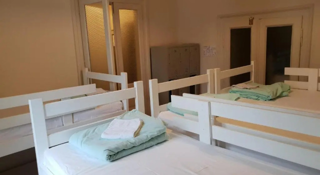 Кровать в общем номере Booking BnB