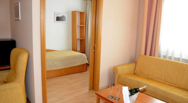 Aparthotel Sercotel Suites Huesca, Buchen Sie Aparthotel Aparthotels in Aragonien, Aparthotel