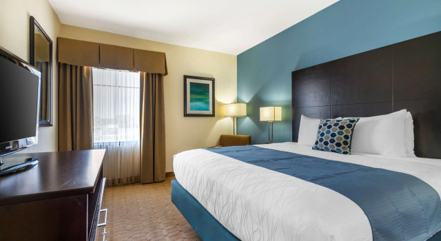 Люкс с 2 комнатами Best Western Plus Lytle Inn and Suites