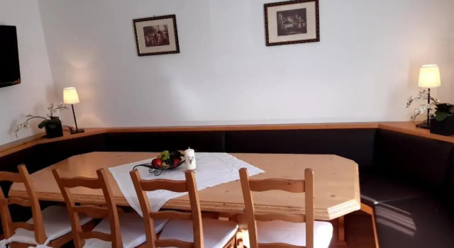 Haus Reason, Rezerwuj Apartament Hotele w Tyrol z parkingiem, Parking