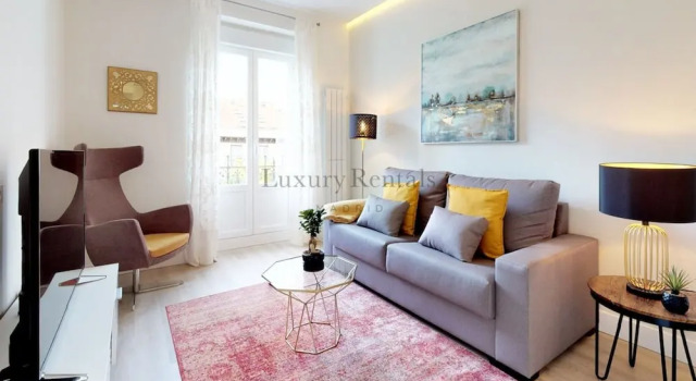Apartamentos Fuencarral, Забронировать Отель Шамбери Мадрид, рядом с Церковь Св. Терезы и Св. Иосифа