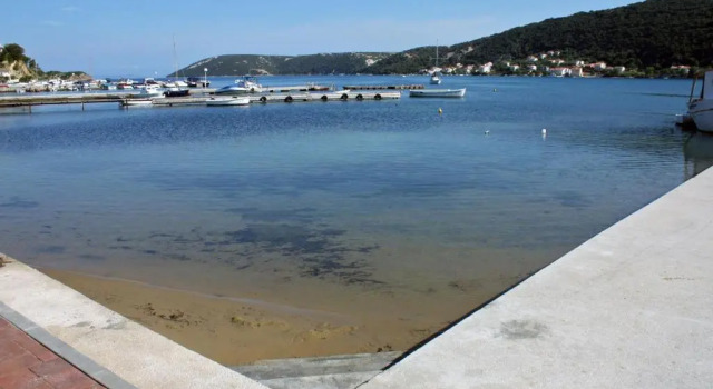 Holiday house with a parking space Mundanije, Rab - 18889, Prenota Hotel Hotel a Isole Quarnerine con parcheggio, Parcheggio
