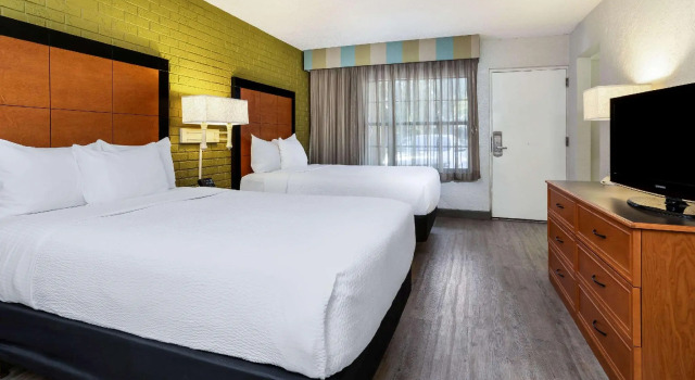 Четырёхместный номер Deluxe La Quinta Inn Tampa Airport Stadium Westshore