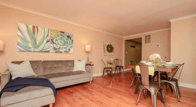 New! 3-story Townhome - Private & Sanitized, Self Checkin. Quiet and Safe Neighborhood. Discounted During Pandemic. Pet Friendly! Super-host Support, 预订 酒店 斯特灵 华盛顿都会区