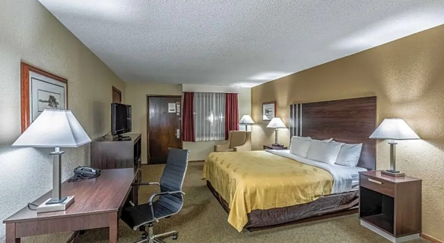 Двухместный номер Standard с видом на бассейн Quality Inn Wausau