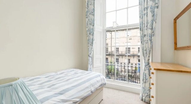 Апартаменты Light and Spacious 2 Bedroom Flat in Heart of Edinburgh