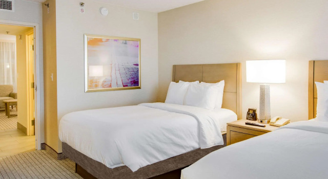 Четырёхместный номер Standard Embassy Suites by Hilton Columbus Dublin