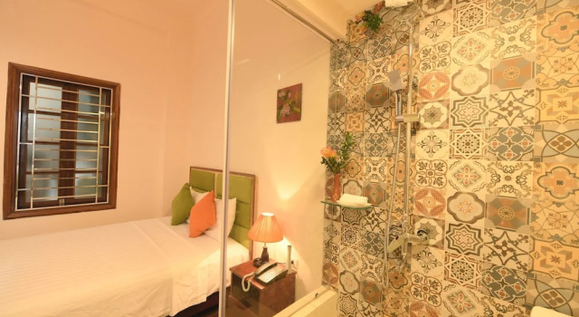 Двухместный номер Deluxe Hanoi Royal Hotel & Travel Old Quarter