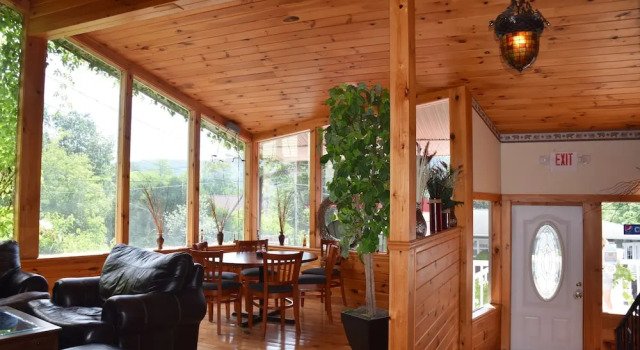 Nordicks Inn, Забронировать Отель Лейк-Джордж Adirondack Mountains, рядом с Музей «Форт Уильям-Генри»