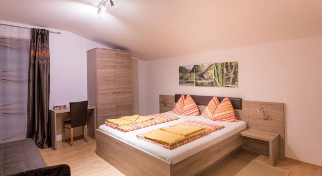 Апартаменты с 2 комнатами с балконом Gästehaus Zwischenberger