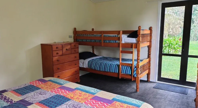 Четырёхместный номер Standard Purple Hen Country Lodge