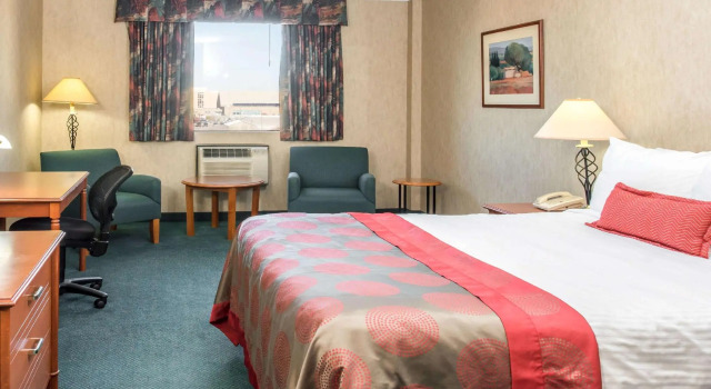 Camera Standard Ramada by Wyndham Saskatoon