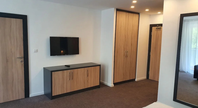 Четырёхместный семейный номер Standard с балконом Premium Crown Suites