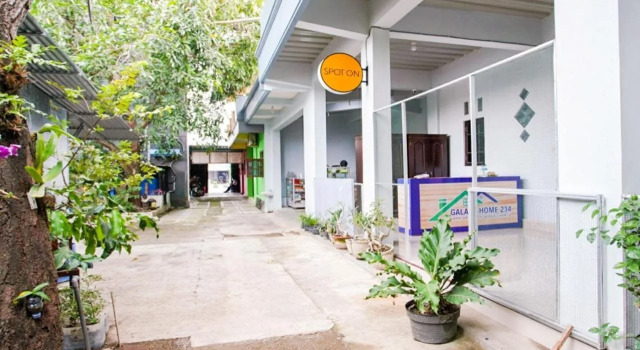 SPOT ON 3199 GALAXY HOUSE 234 Syariah, Book Hotel Hoteller i Sukoharjo med parkering, Parkering