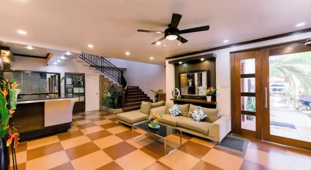 Madonna Hometel and Suites