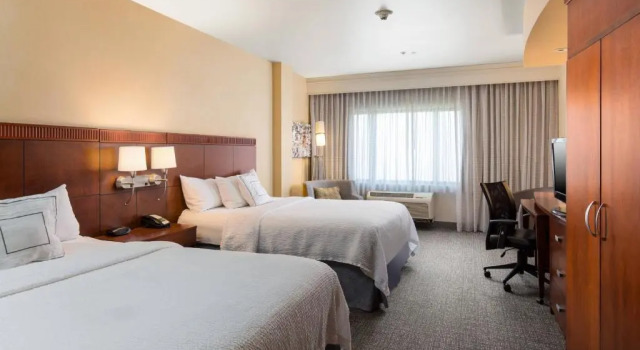 Четырёхместный номер Standard Courtyard by Marriott Ontario Rancho Cucamonga