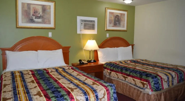 Четырёхместный номер Standard Lincoln Motel