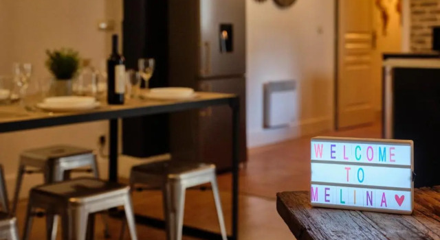 Апартаменты Mélina - appartement dans les remparts de la Bastide avec parking et terrasse