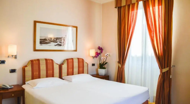 Двухместный номер с балконом и с видом на озеро Hotel Sirmione Terme