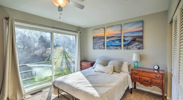 Апартаменты Lovely Iowa City Townhome ~ 3 Mi to Dtwn