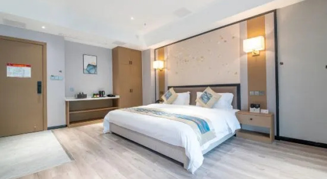 Люкс Deluxe Chongqing Fashion Hotel