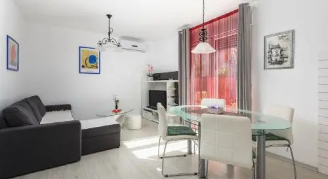 Mirjana House with Apartments