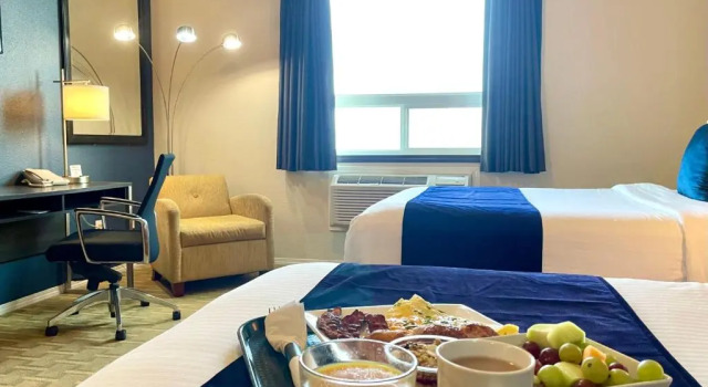 Четырёхместный номер Standard High Point Inn & Suites Peace River