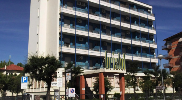Hotel Bristol - Koolibry Hotels, Забронировать Отель Отели Червия с питанием, Пансион