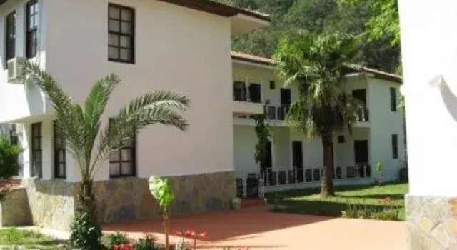 Artemis Hotel