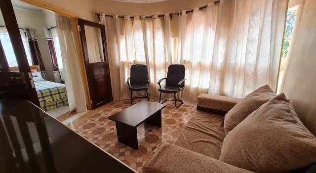 Queenspark Guest House, Varaa Matkakoti Hotellit Nyeri aamiaisella, Aamiainen