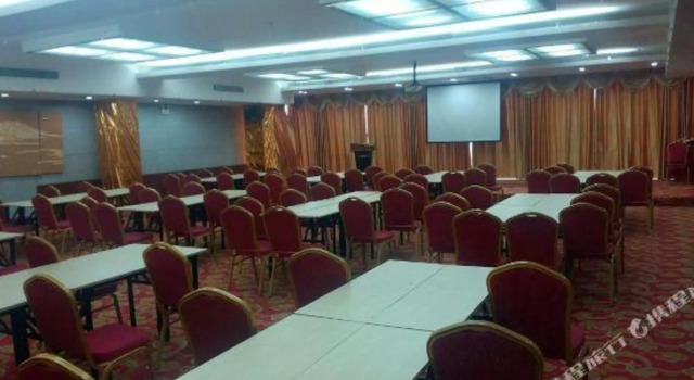 Qisheng banquet  Center, Забронировать Отель Хецзе Шаньдун