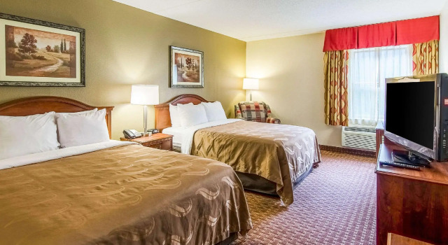 Четырёхместный номер Standard Spark by Hilton Lexington
