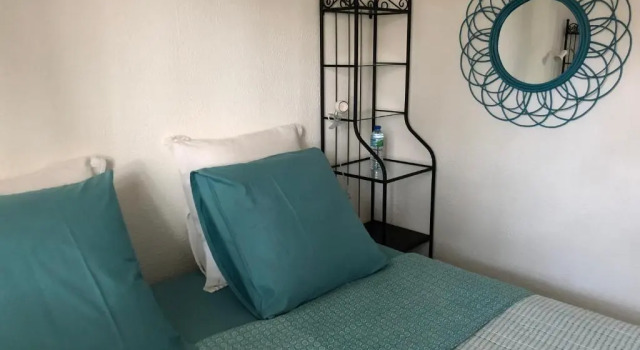 **** Beau T2 de 40 m2, jardin de 70m2, au calme, à 50 mètres de la plage