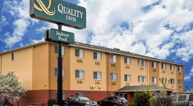 Люкс Quality Inn Dubuque on Hwy 20