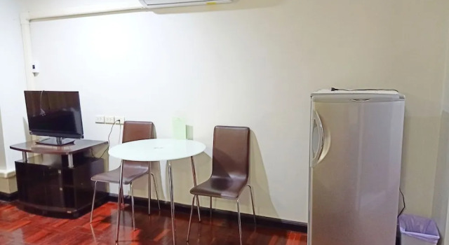Студия Le Vanvarothai Saladaeng Residence