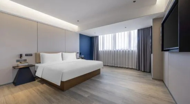 Люкс Deluxe Yishang Hotel (Yuxi Hongta Wanda Plaza Xiaomiao Street)