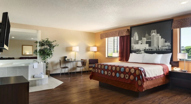 Люкс Super 8 by Wyndham Taylor/Detroit Area