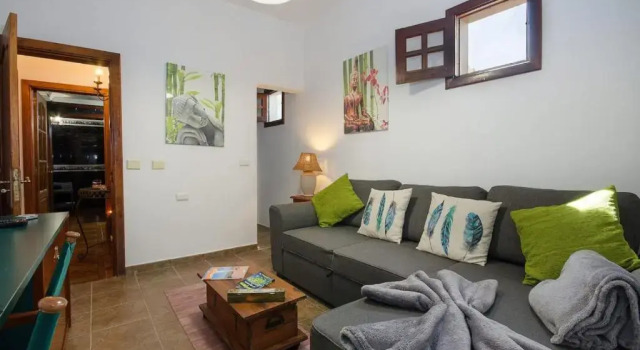 Buda, Prenota Hotel Tinajo 