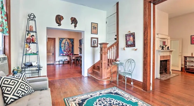 Unique Art Home < 5 Miles to San Antonio Riverwalk, Book Feriehus Sommerhuse i Bexar County, Hytte