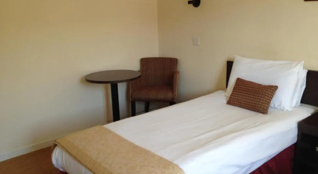 Трёхместный номер Standard Highlander Hotel ‘A Bespoke Hotel’