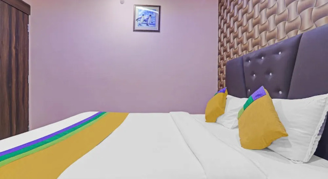 Двухместный номер Economy Itsy Hotels Royal Galaxy - 3 km From Sangam