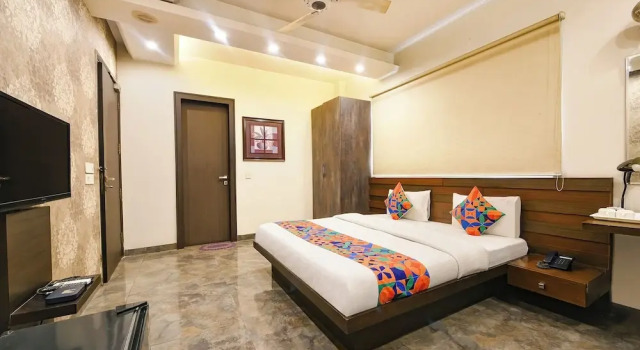Номер Premium FabHotel Micasa Near Leisure Valley Park - Iffco Chowk