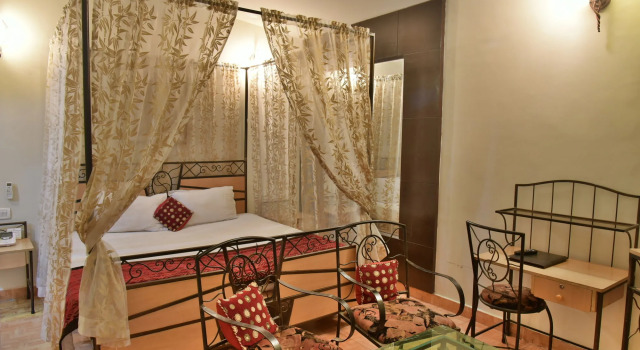 Jullundur Hotel